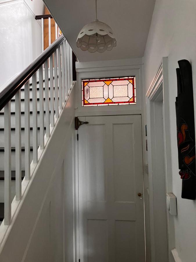In The Centre Of Shaftesbury Apartment Bagian luar foto