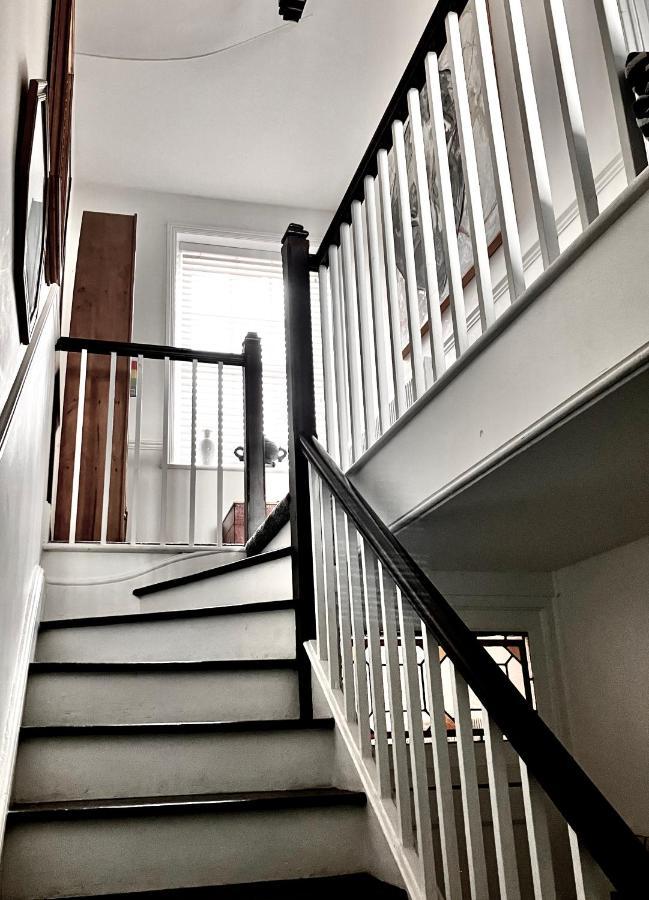 In The Centre Of Shaftesbury Apartment Bagian luar foto