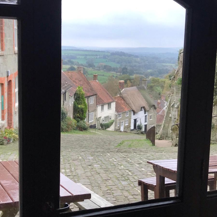 In The Centre Of Shaftesbury Apartment Bagian luar foto